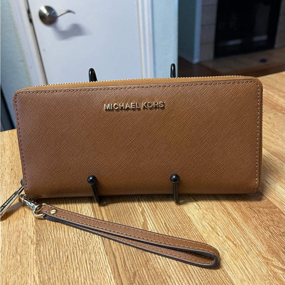 MK Jet set large continental tan wallet